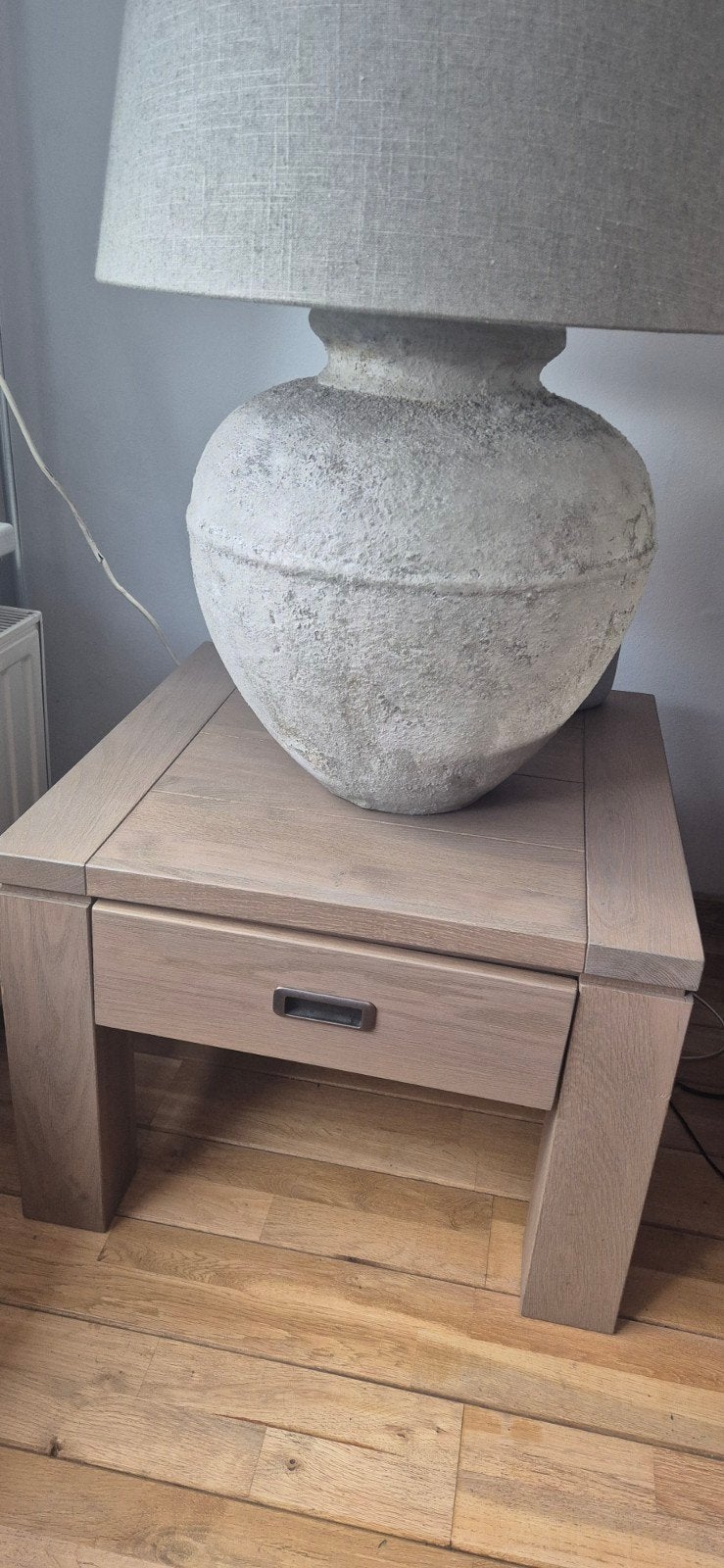 Stijlvolle houten bijzettafel met lade, 50 – 75, Minder dan 50 cm, Gebruikt, Vierkant