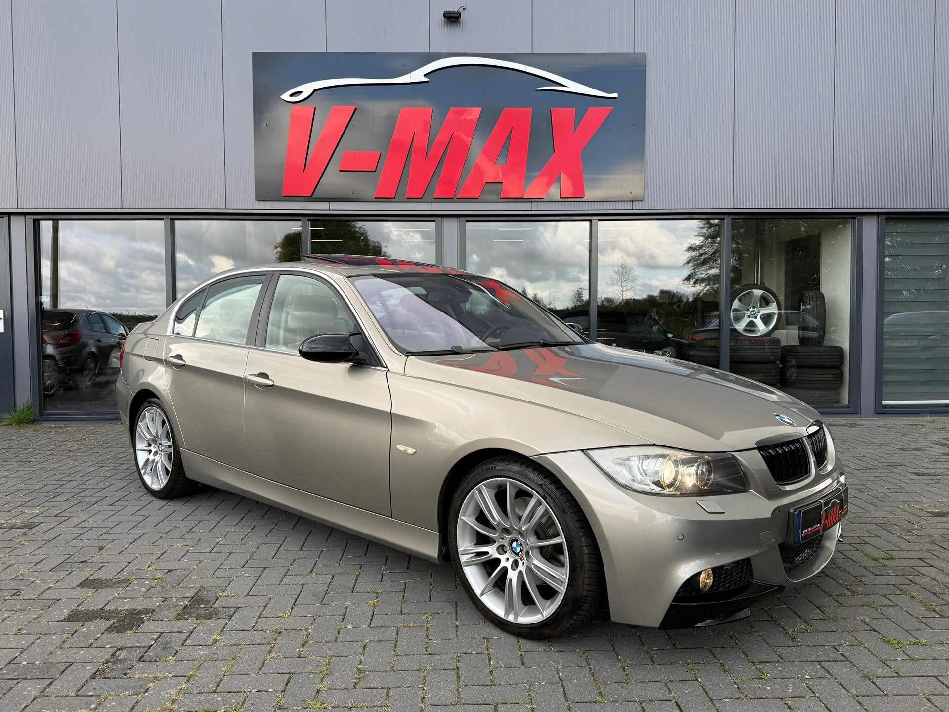 BMW 325i 3.0 AUT Individual Schuifdak Leder Xenon Stoelverw., Automaat, 745 kg, Achterwielaandrijving, Gebruikt