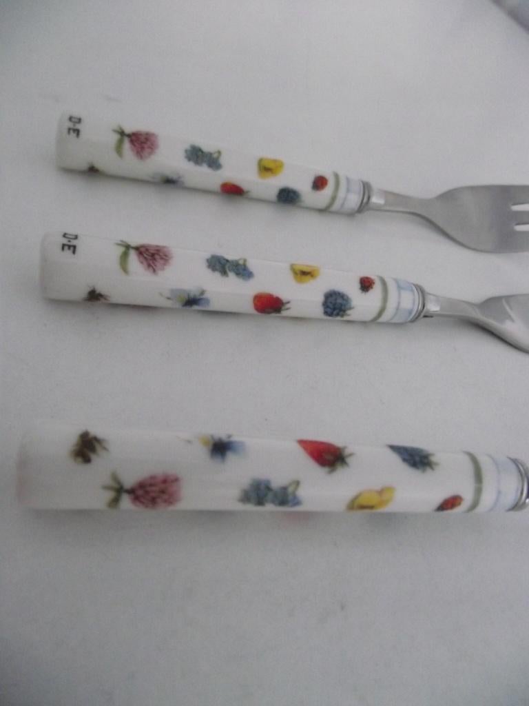 3 wit keramiek bloem fruit decor vork 14cm Douwe Egberts p s, Ophalen of Verzenden, Zo goed als nieuw, Rvs of Chroom, Vaatwasserbestendig