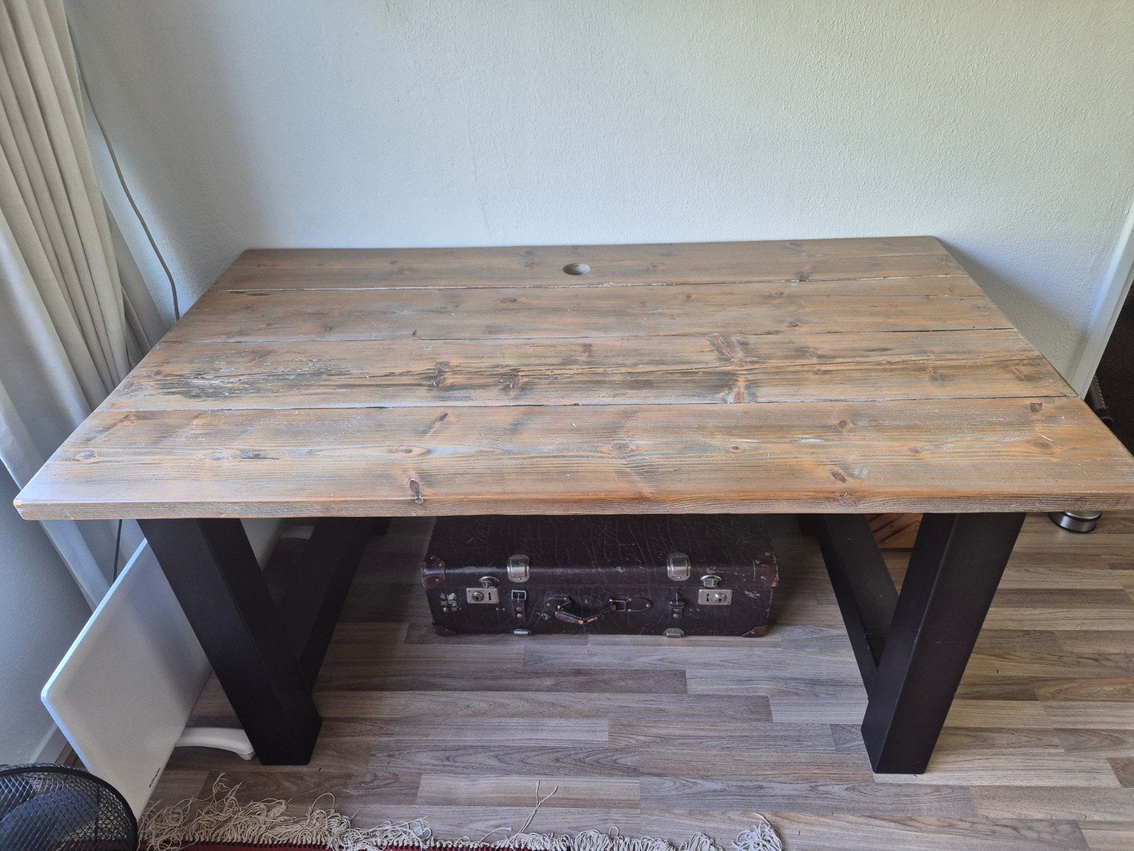 Houten computer tafel met metalen poten, Huis en Inrichting, Bureaus, Ophalen