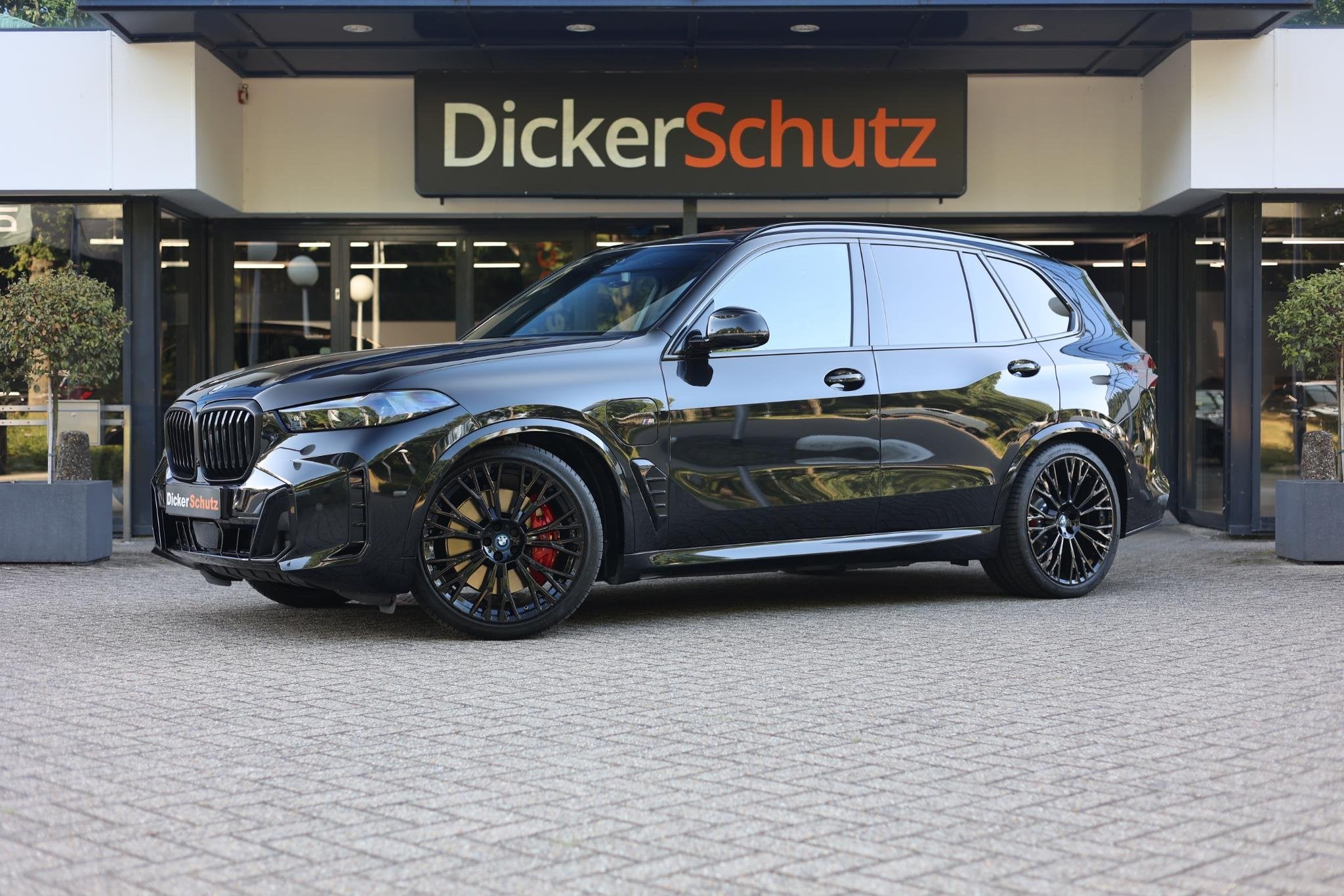 BMW X5 xDrive50e M Sport Pro | M stoelen | Vierwielb. | Pano, Auto's, Gebruikt, 2395 kg, Lichtsensor, Zwart