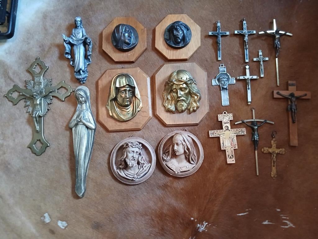 Diverse collectie kruizen en heilige plaquettes, Ophalen of Verzenden