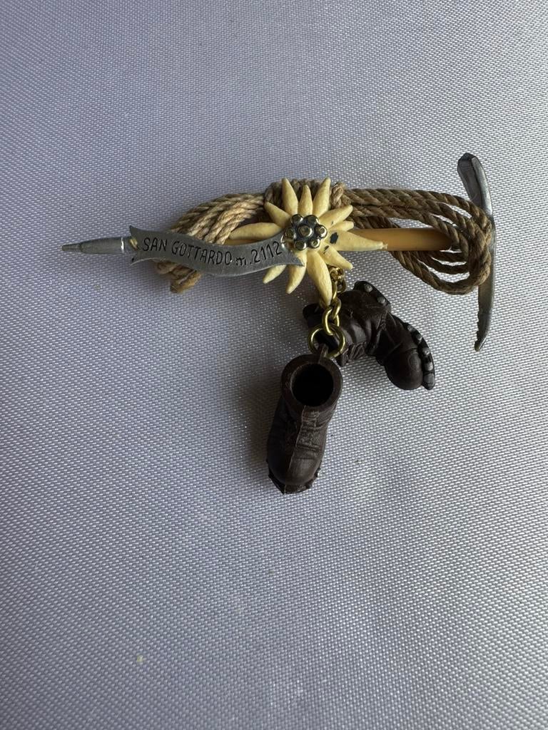 vintage mountaineer brooch San Gottardo 2112m., Verzenden, Zo goed als nieuw, Overige materialen