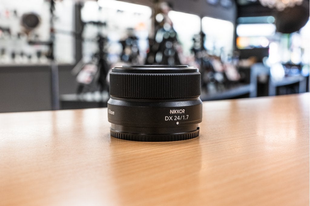 Nikon DX 24mm f1.7 Z (Hoogeveen), Gebruikt, Groothoeklens, Webshop@foto-groep.nl, Foto-Groep