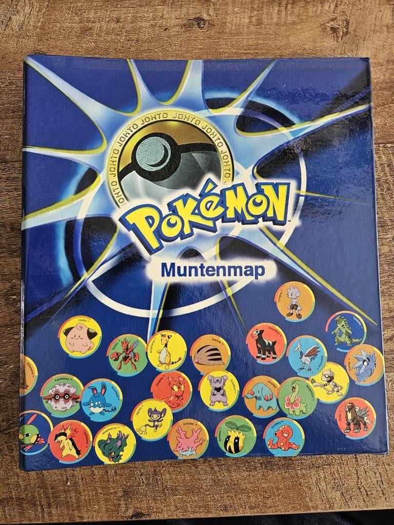 Pokemon muntenmap compleet 2001, Hobby en Vrije tijd, Verzamelkaartspellen | Pokémon, Ophalen, Gebruikt, Boek of Catalogus