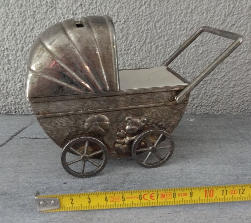 leuke oude metalen Spaarpot  als  KINDERWAGEN, Verzamelen, Spaarpotten, Ophalen of Verzenden, Gebruikt, Metaal of Blik, Overige thema's