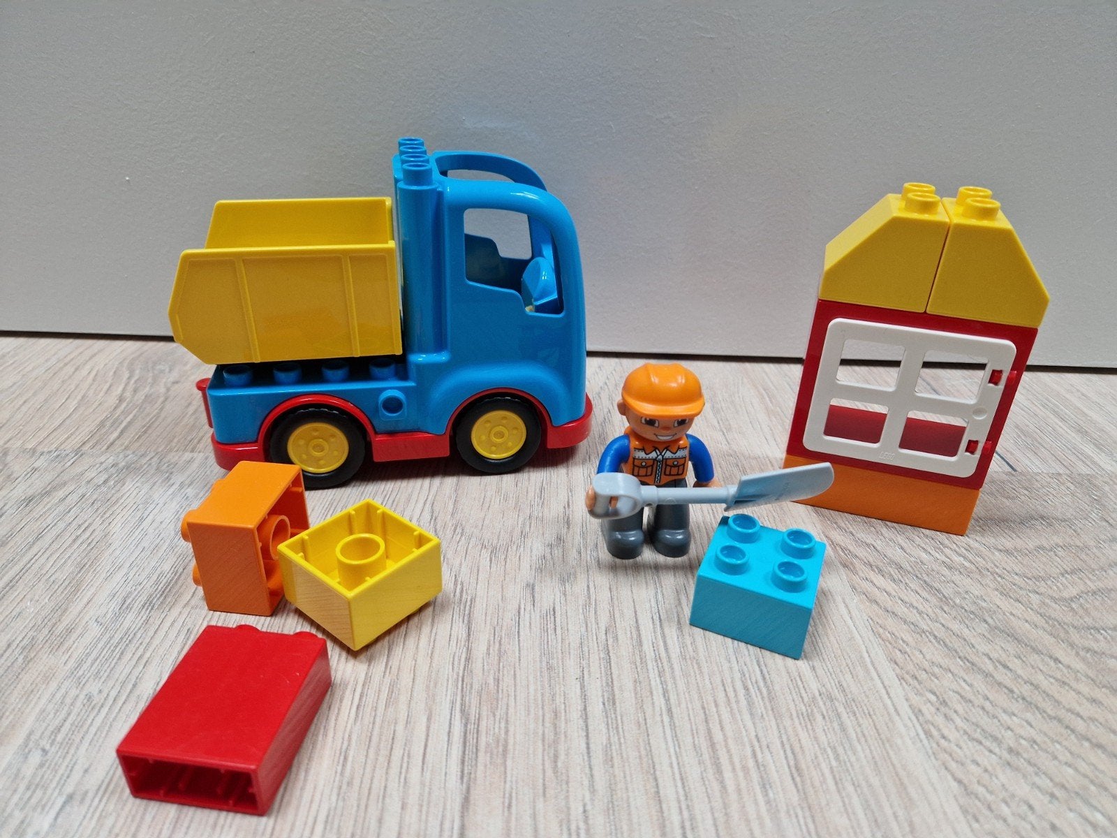 LEGO Duplo Vrachtwagen met Bouwvakker en Blokken, Ophalen of Verzenden, Zo goed als nieuw, Overige merken