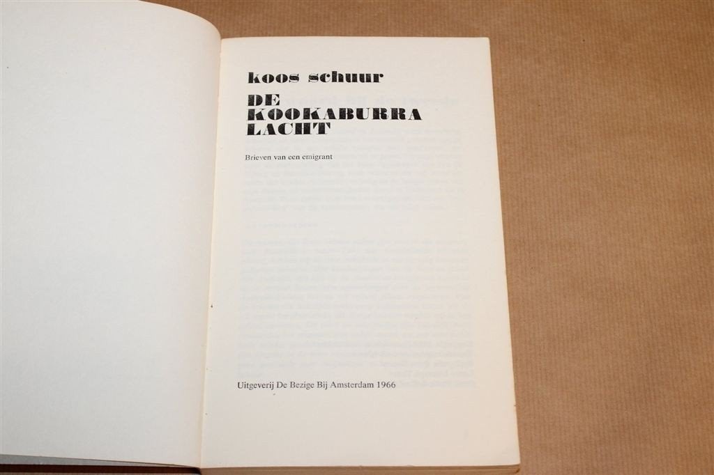 De Kookaburra Lacht — Schuur, Brieven uit Australië 1966, Boeken, Ophalen of Verzenden, Gelezen