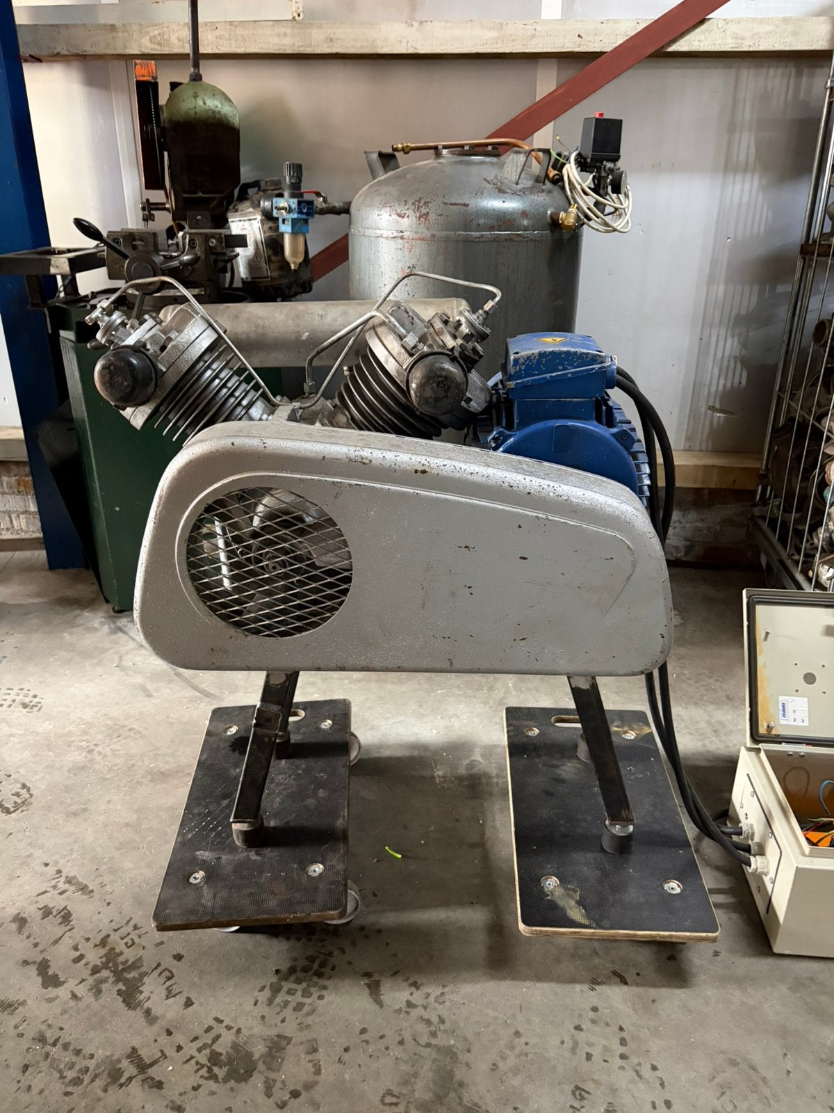Atlas Copco compressor 250L – 5,5 kW – Gereviseerd – €450, Ophalen, Gebruikt, TVH, TVH