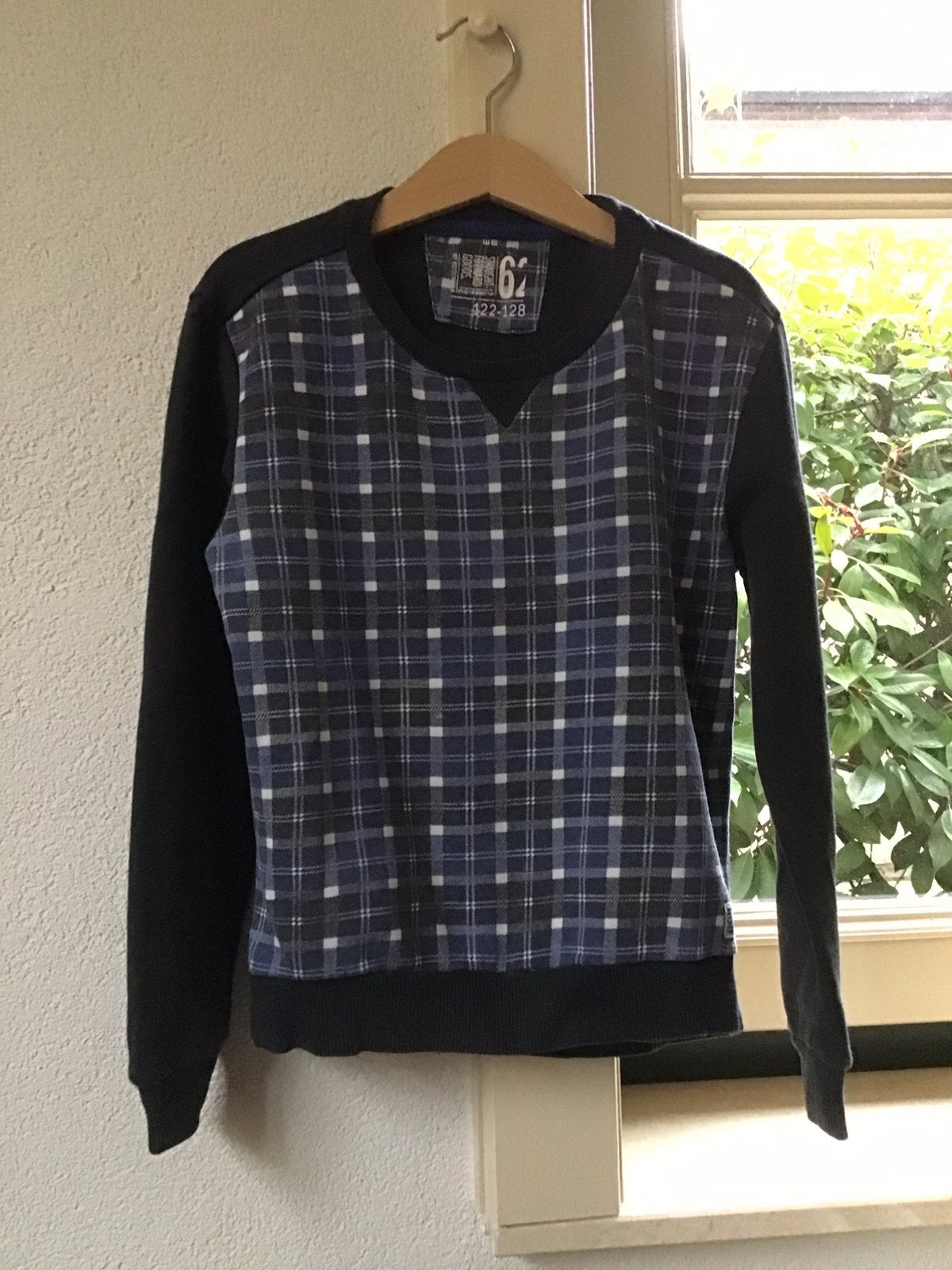 WE Sweater blauw blokmotief maat 122/128, Ophalen of Verzenden, Zo goed als nieuw, Jongen, Trui of Vest