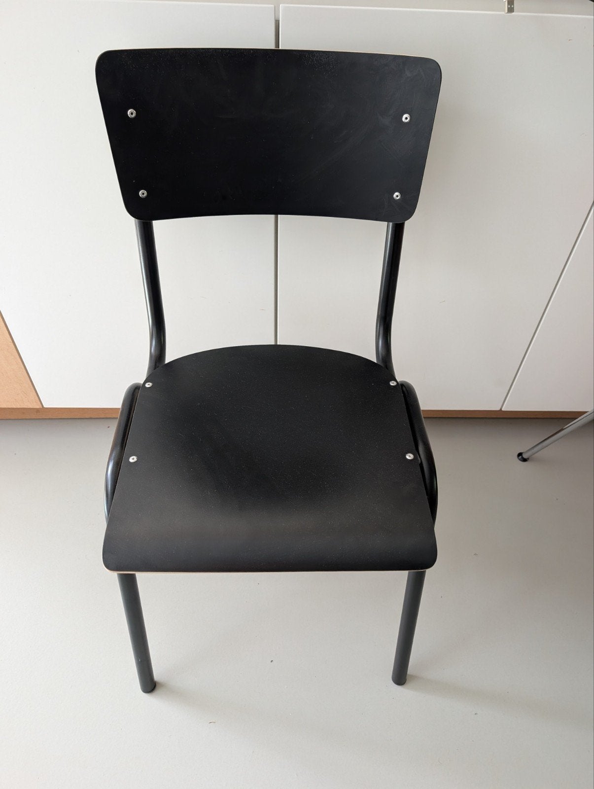 Zuiver Back To School Stoel Zwart - Stapelbaar & Stevig, Huis en Inrichting, Stoelen, Ophalen, Hout, Zwart, Zo goed als nieuw