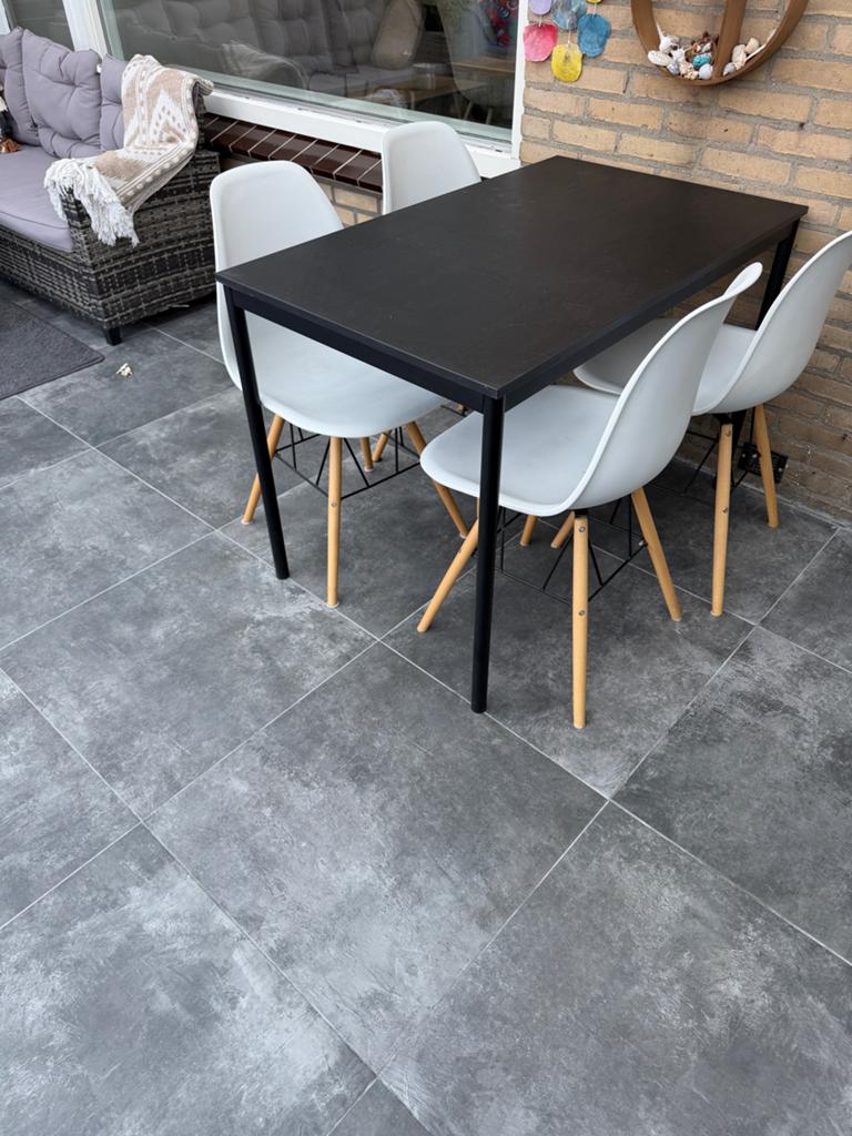 Ikea tafel - Zwart, modern en compact, Tuin en Terras, Tuinsets en Loungesets, Ophalen of Verzenden, Zo goed als nieuw, 2 zitplaatsen