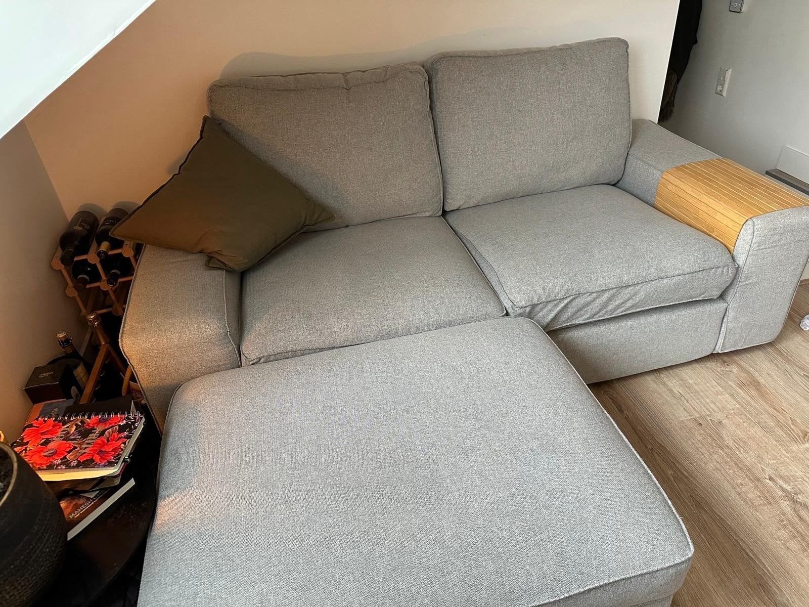 Kivik 2-zitsbank met aparte Voetbank - Tibbleby beige/g, Ophalen, Gebruikt, 150 tot 200 cm, Tweepersoons