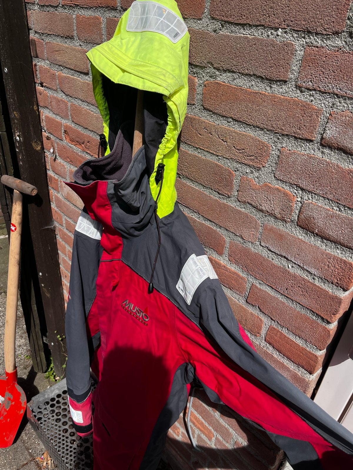 Musto Zeiljack Performance Rood/Grijs Maat L, Ophalen of Verzenden, Gebruikt, Dame of Heer, Zeiljack
