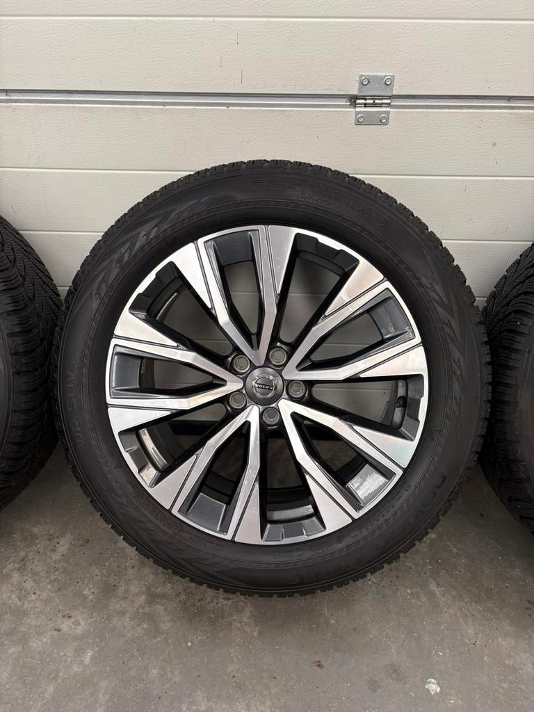 Volvo XC60 19 inch Inscription winterset Nokian 6+ mm, Gebruikt, Banden en Velgen, Winterbanden, 235 mm