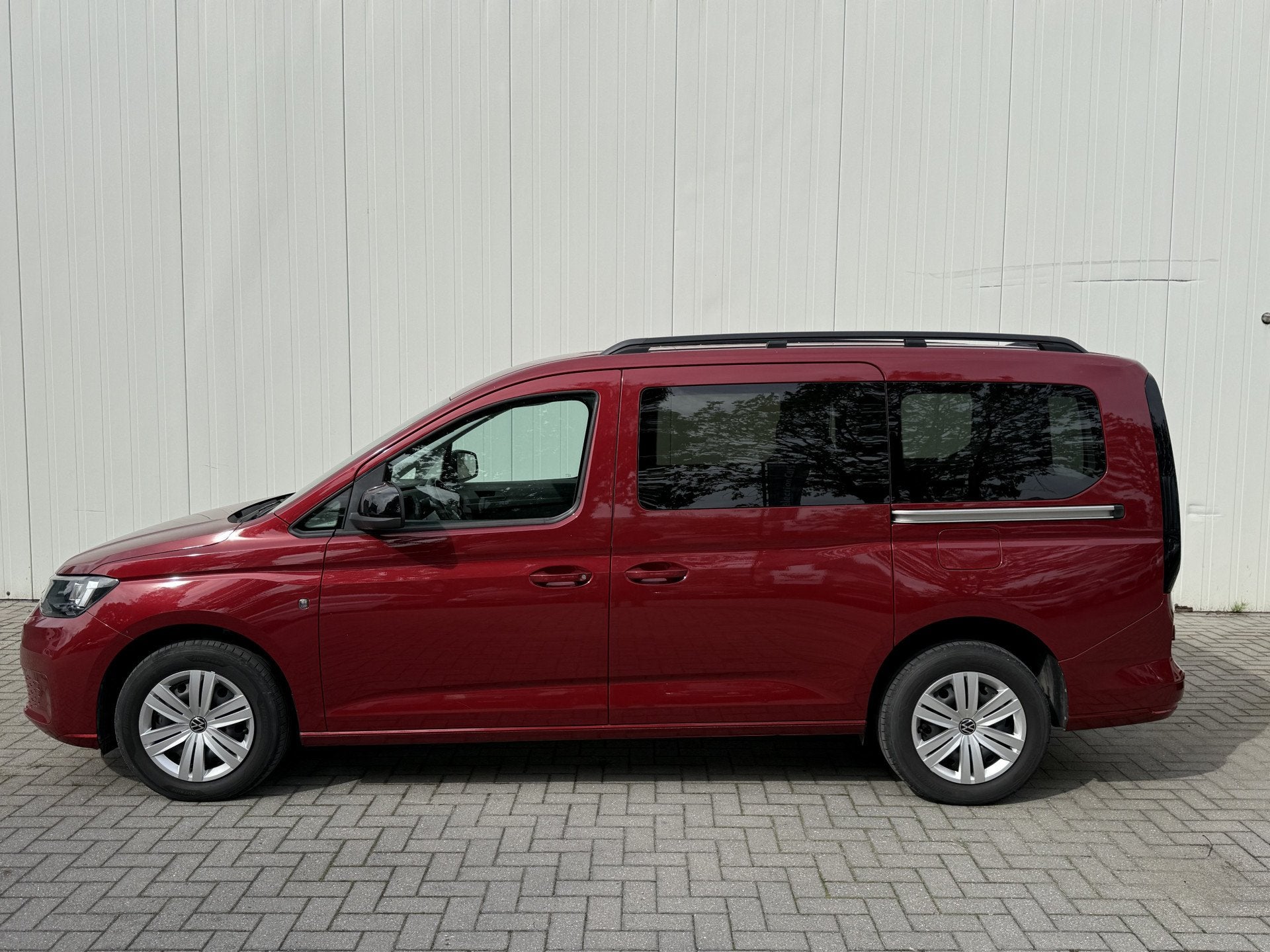 Volkswagen Caddy Maxi 1.5 TSI Rolstoelauto 5+1 - Bodemverlag, Voorwielaandrijving, Dealer onderhouden, Met garantie (alle), 116 pk