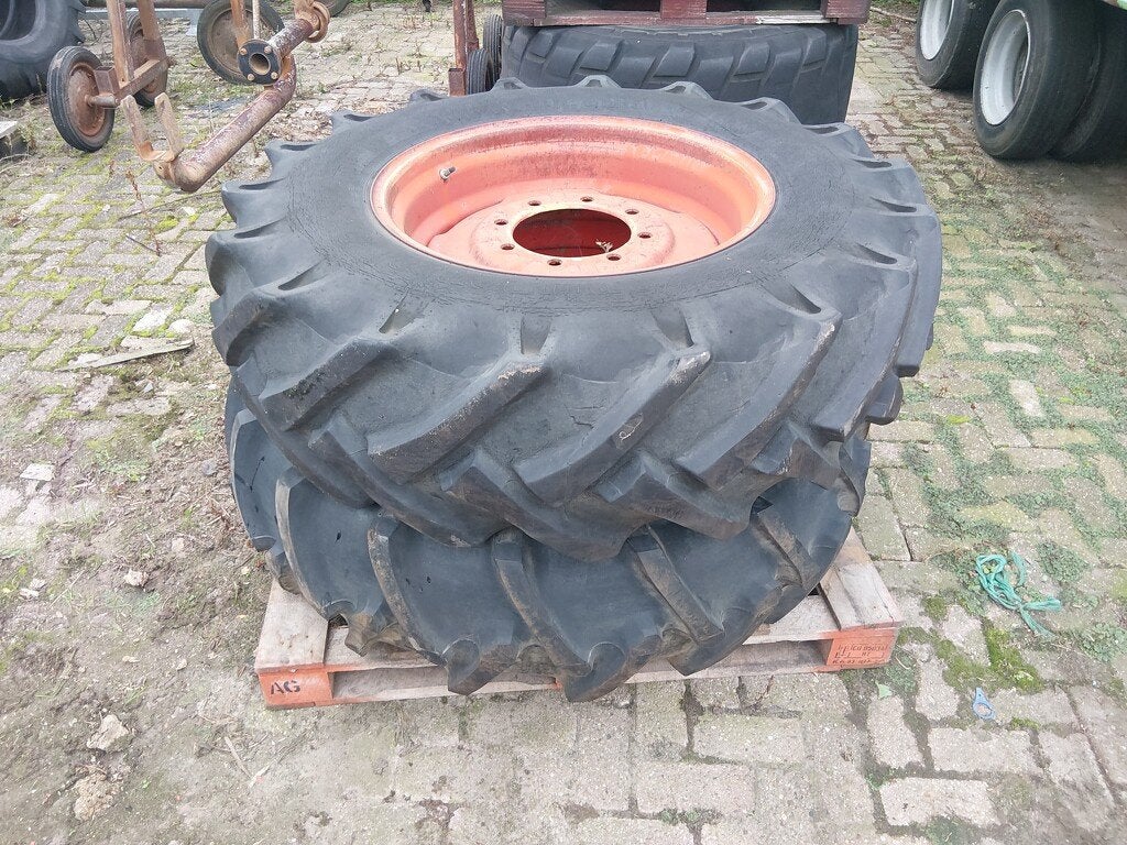 Wielen 14.9 R26 ZF Steek afkomstig van Claas Combine, Zakelijke goederen, Kamps de W, Info@kampsdewild.nl, Edisonstraat 10
6902 PK  Zevenaar