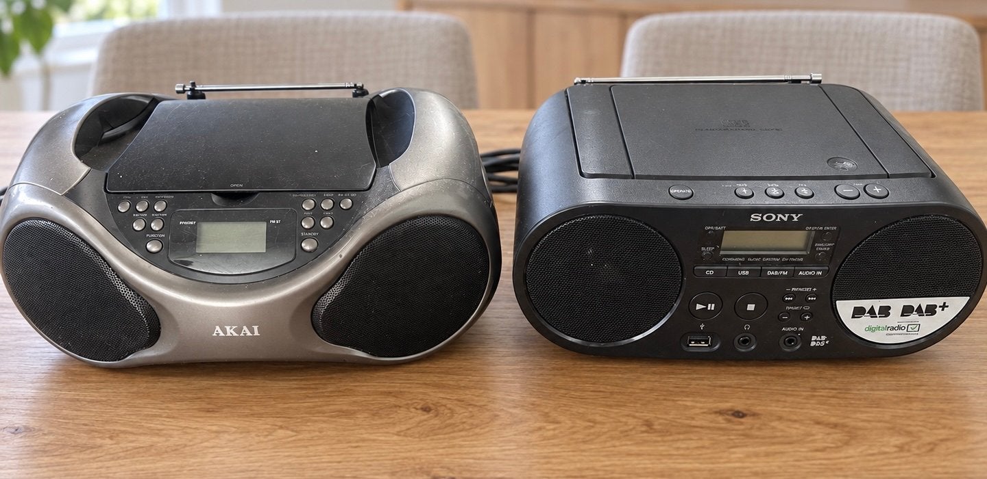 Akai en Sony Radio's met CD-speler - Per stuk, Ophalen of Verzenden, Zo goed als nieuw, Radio, Met cd-speler