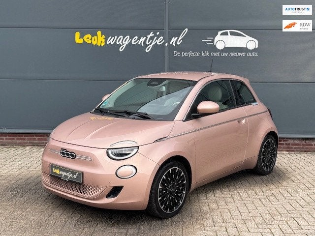 Fiat 500 e 3+1 La Prima 42 kWh *camera *carplay *leder *17, Auto's, Dealer onderhouden, 1300 kg, Gebruikt, 118 pk