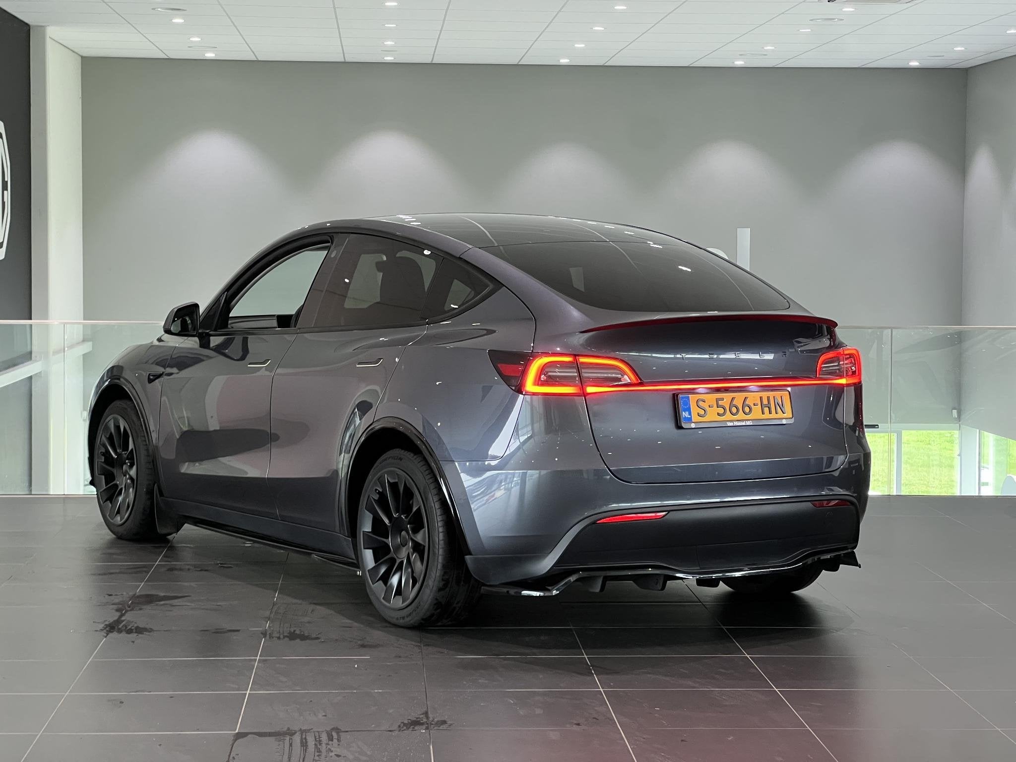 Tesla Model Y Long Range AWD 75 kWh | Leder | Camera | Navig, Auto's, Automaat, 12 maanden, Stof, Gebruikt