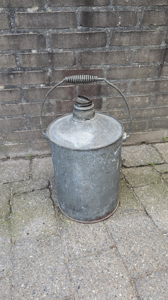 Zinken watervat / fles met dop / oliekan, Ophalen of Verzenden