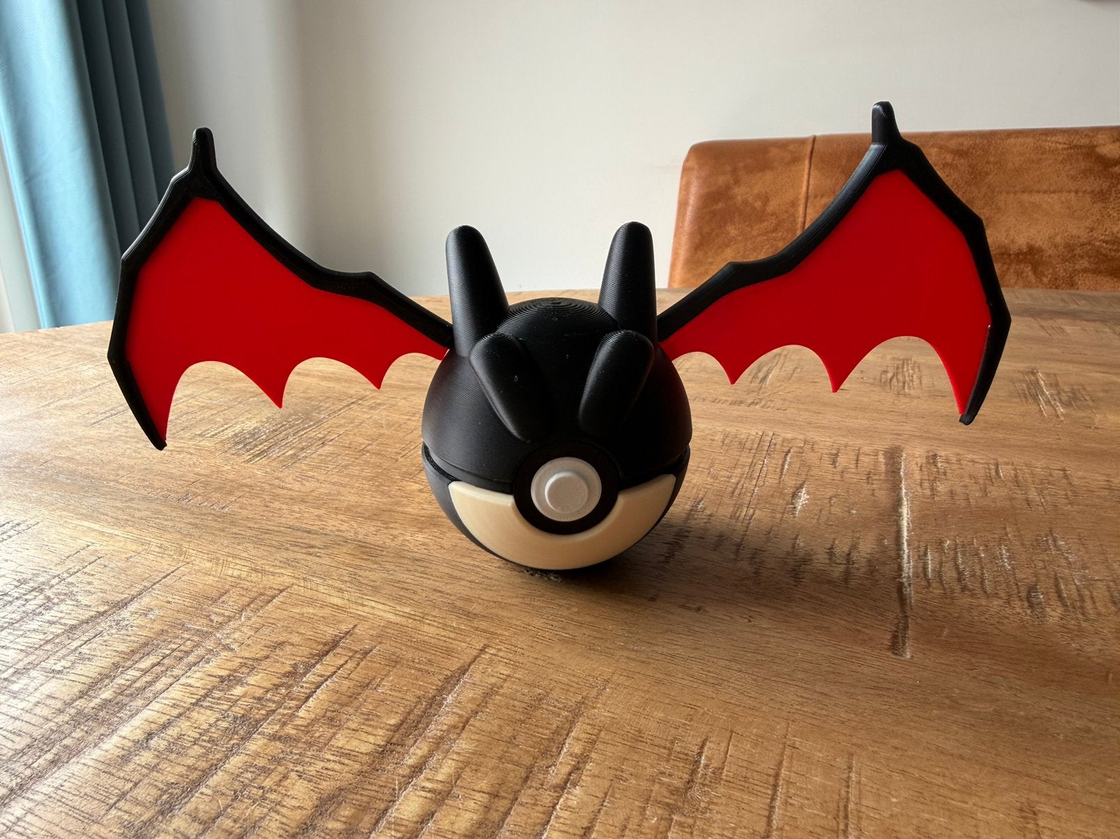 Shiny Charizard pokeball #pokemon Op=Op, Verzamelen, Poppetjes en Figuurtjes, Ophalen of Verzenden, Nieuw