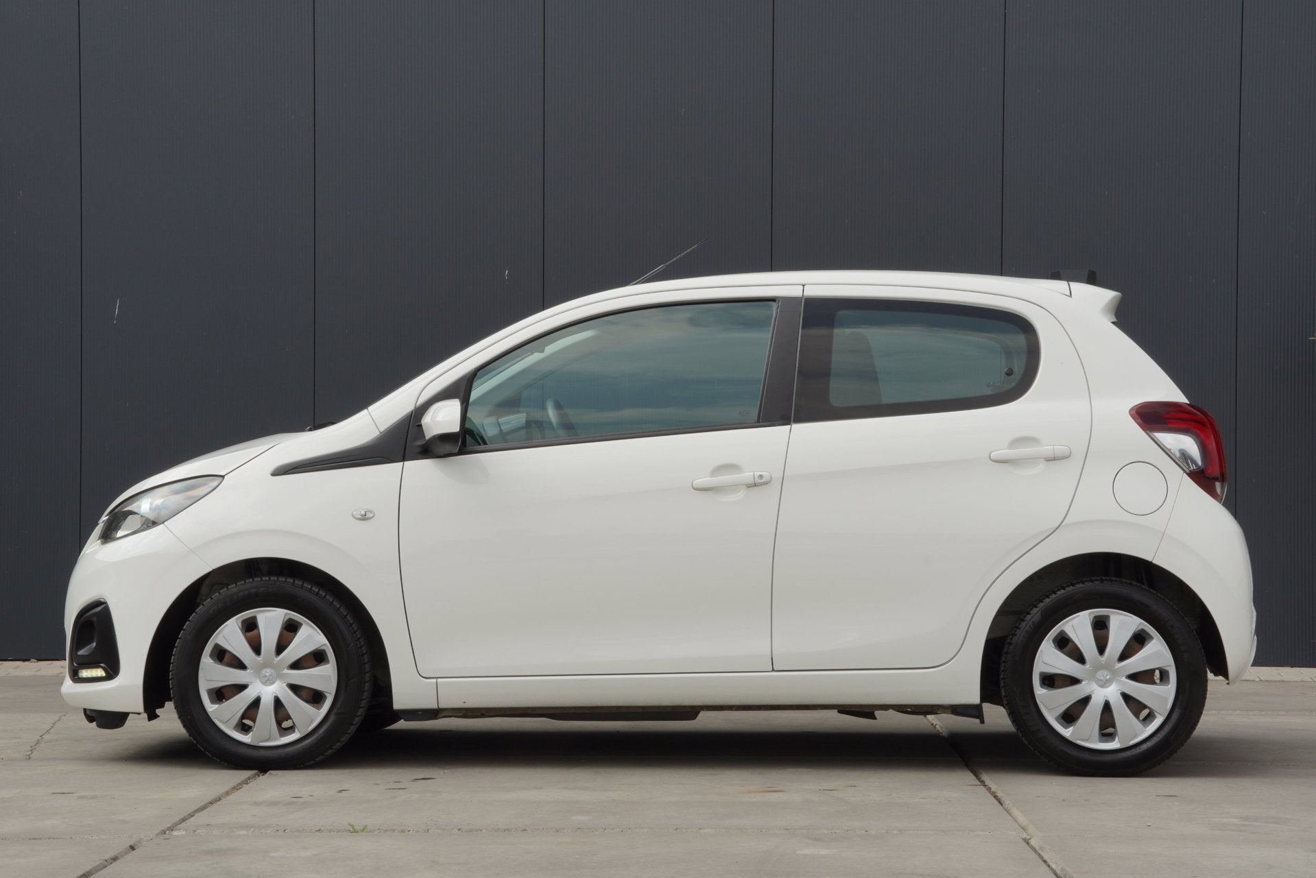 Peugeot 108 1.0 e-VTi Active 2014 Airco Carplay 5 Deurs Aygo, Auto's, Peugeot, Voorwielaandrijving, Euro 5, Stof, Gebruikt