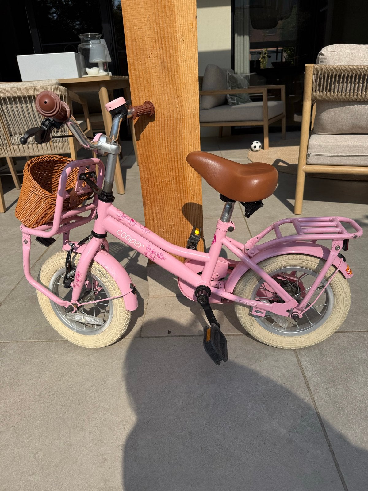Roze Cooper meisjesfiets met zijwielen en mandje, Fietsen en Brommers, Zijwieltjes, Gebruikt, Velgrem, Ophalen of Verzenden