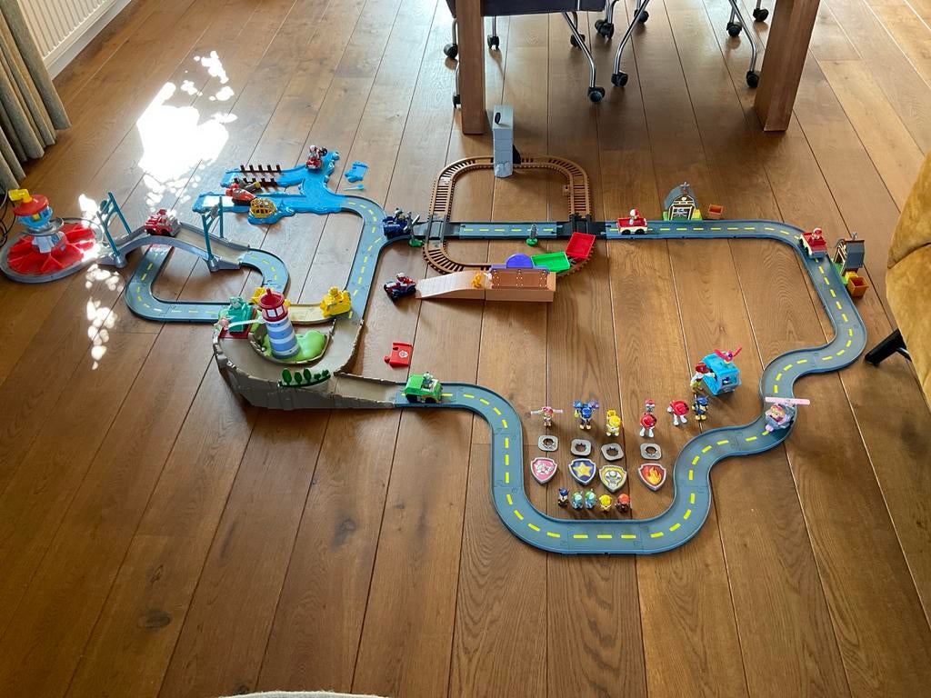Paw Patrol baan met veel accessoires, Ophalen, Gebruikt, Overige merken