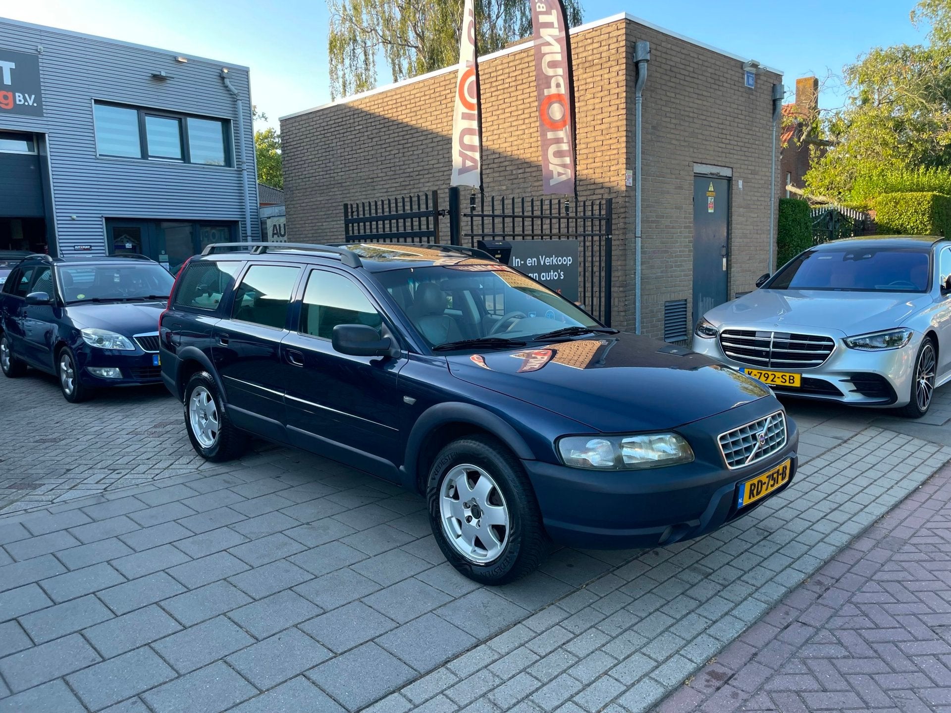 Volvo V70 2.4 T AWD Gtr. C.L. Trekhaak Airco Schuifdak NAP A, Auto's, Blauw, Leder en Stof, V70, 2435 cc