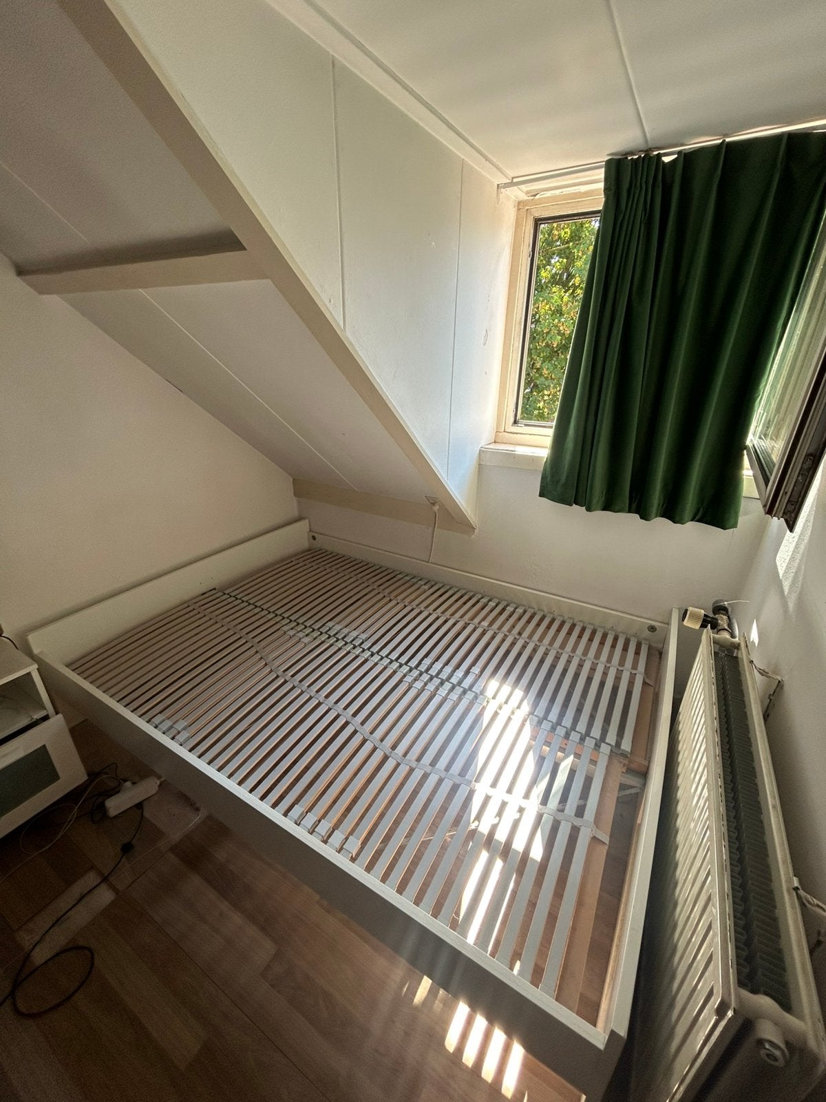 Bedframe 140x200 met eventueel matras, Huis en Inrichting, Ophalen, Wit, Tweepersoons, 140 cm
