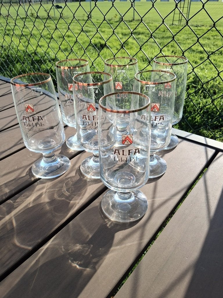7 Alfa bier glazen op voet, Verzamelen, Ophalen of Verzenden, Gebruikt, Glas of Glazen, Overige merken