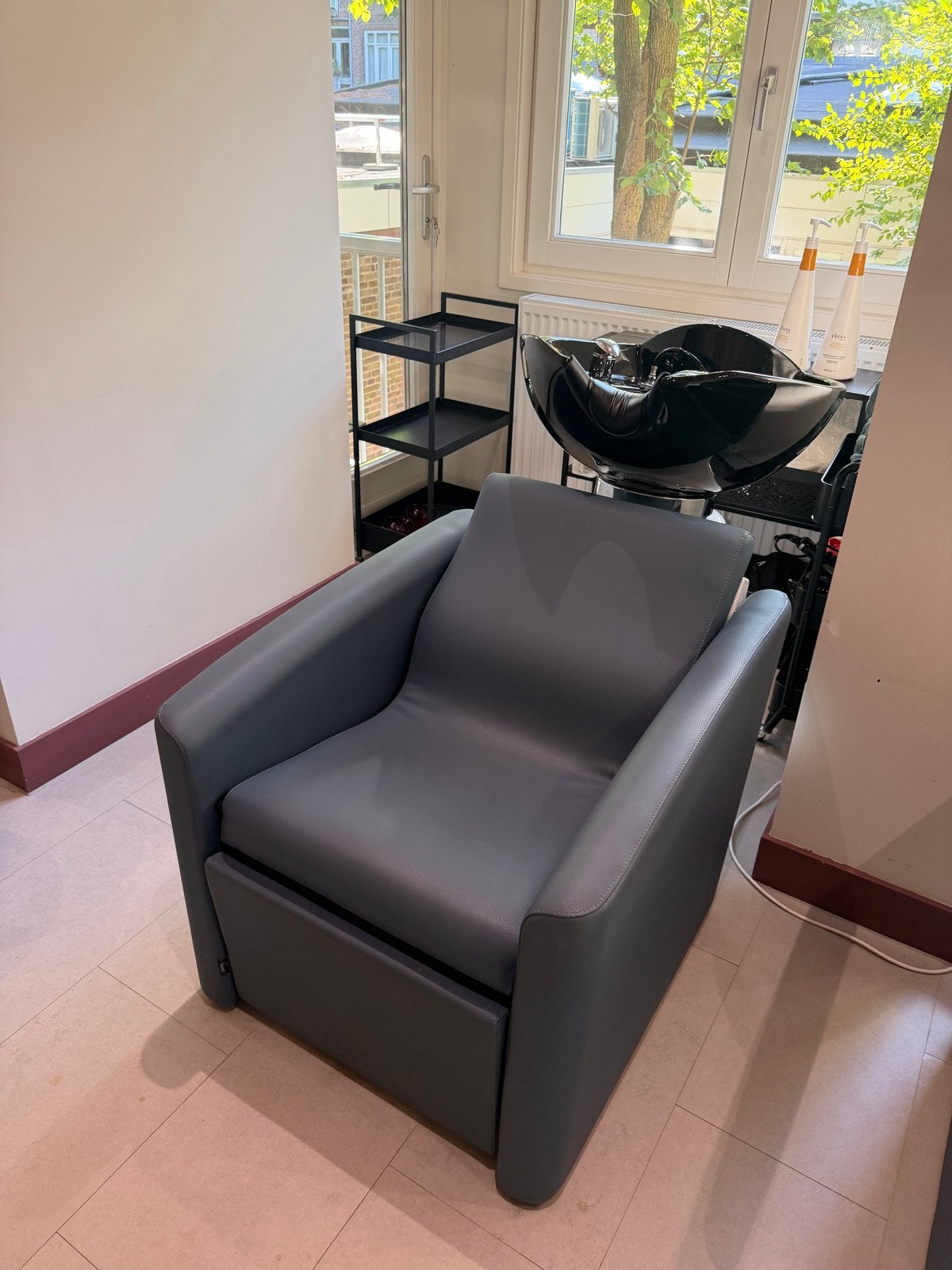 2 Kappersstoelen met wasunit en 4 extra stoelen, Overige plaatsen, Ophalen of Verzenden, Gebruikt, Stoel