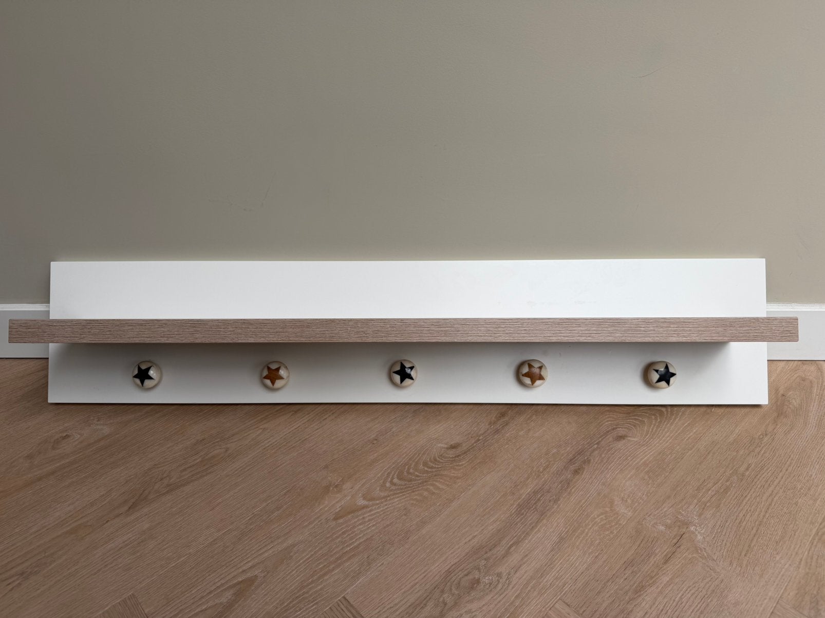 Kidsmill brent Wandplank kinderkamer 5 ophangknoppem, Gebruikt, Minder dan 100 cm, Hout, Ophalen