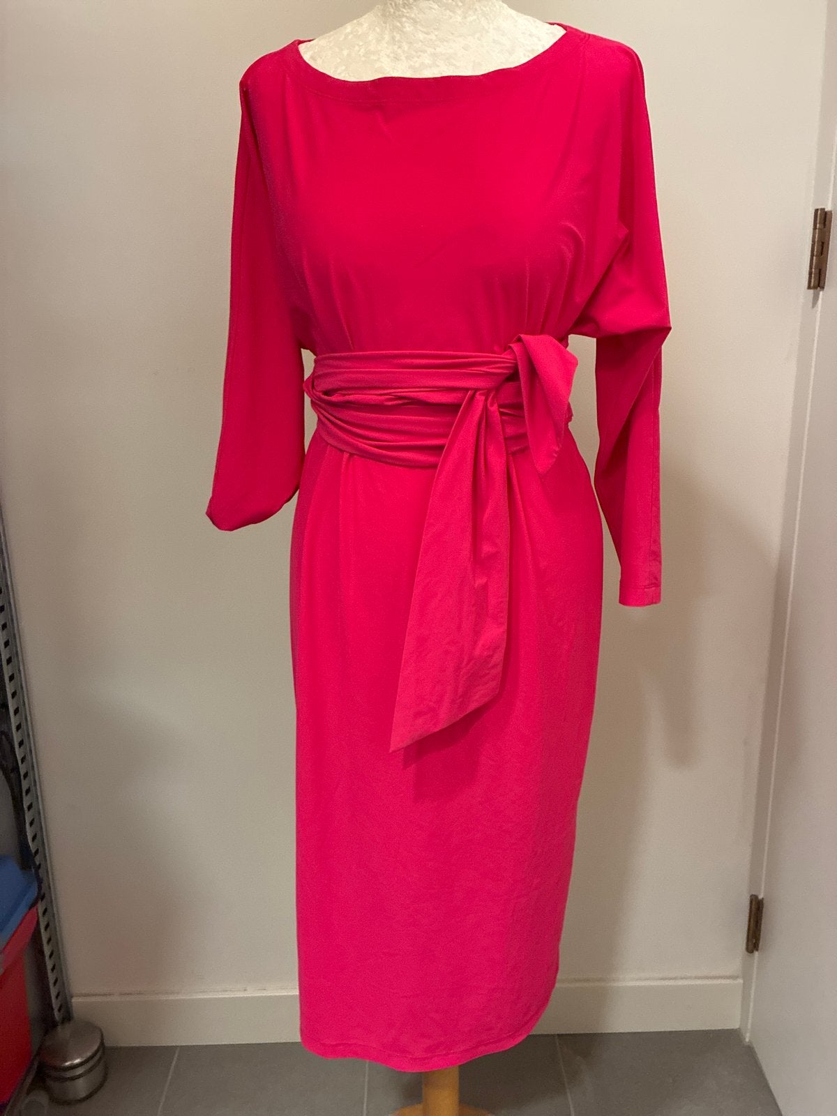 LaDress Caroline S zgan jurk pink travelstof met sash, Kleding | Dames, Ophalen of Verzenden, Zo goed als nieuw, Knielengte, Roze
