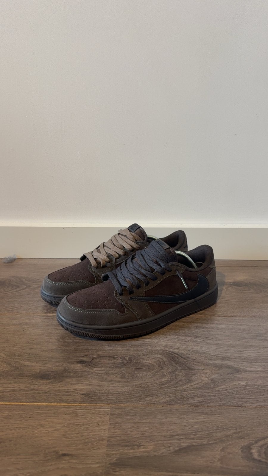 Jordan Travis Scott Velvet Brown - Maat 43, Bruin, Nieuw, Ophalen of Verzenden, Sneakers of Gympen