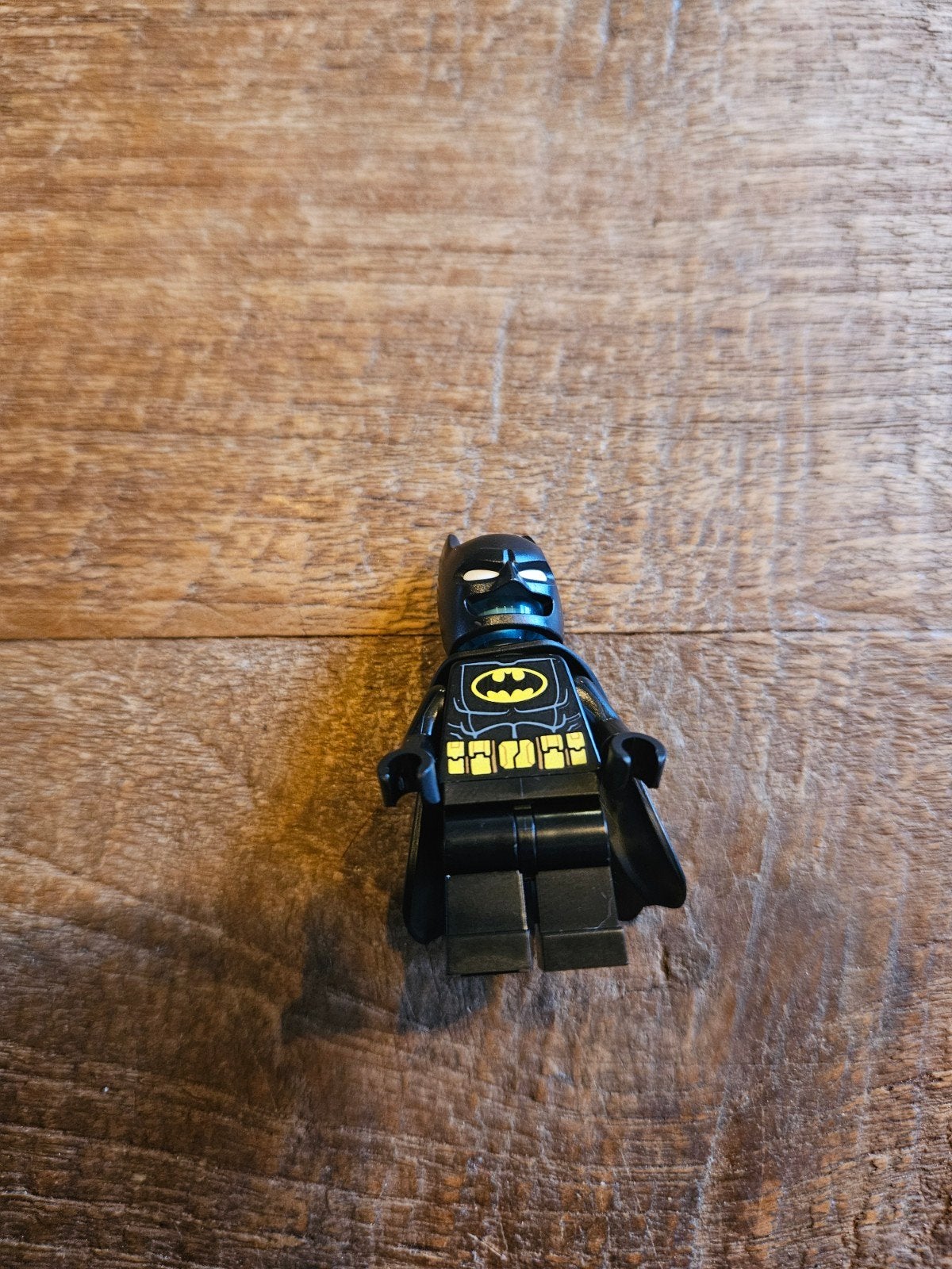 LEGO Batman Minifiguur Zwart Pak Gele Riem, Verzenden, Zo goed als nieuw