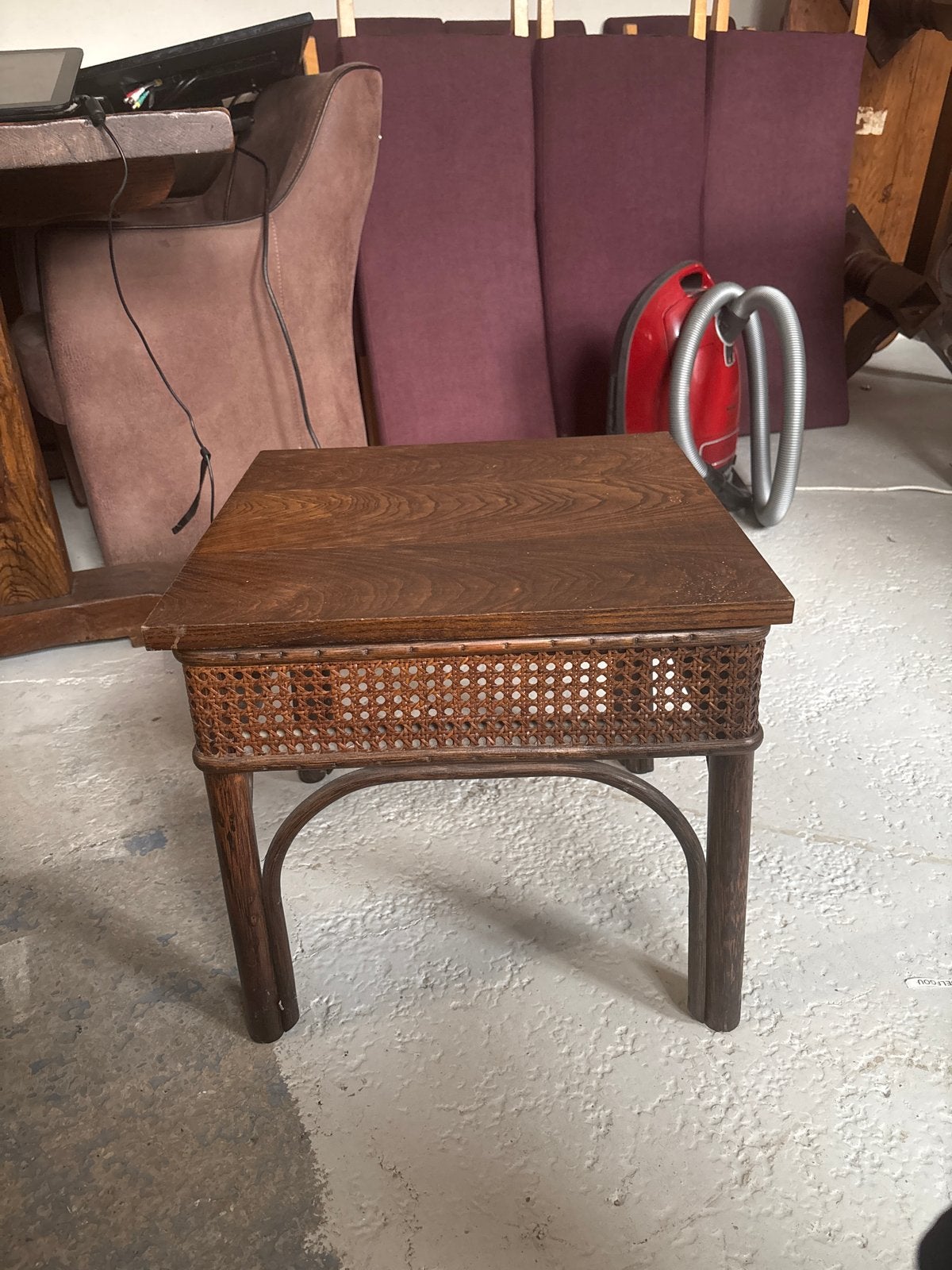 Vintage bijzettafel met rotan details, Ophalen