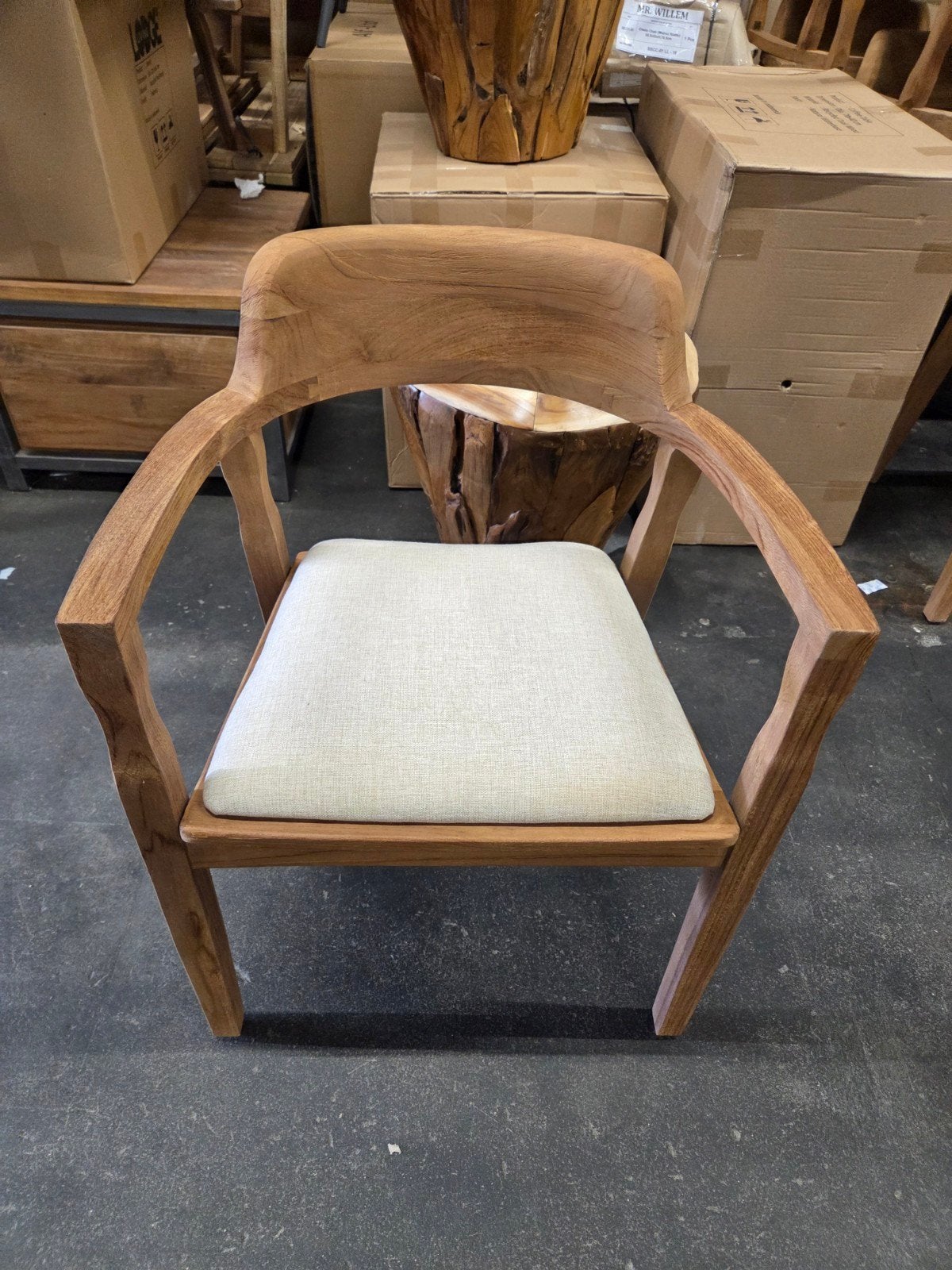 Stijlvolle houten eetkamerstoel met comfortabele zitting, Huis en Inrichting, Stoelen, Nieuw, Stof, Grijs, Vijf, Zes of meer stoelen
