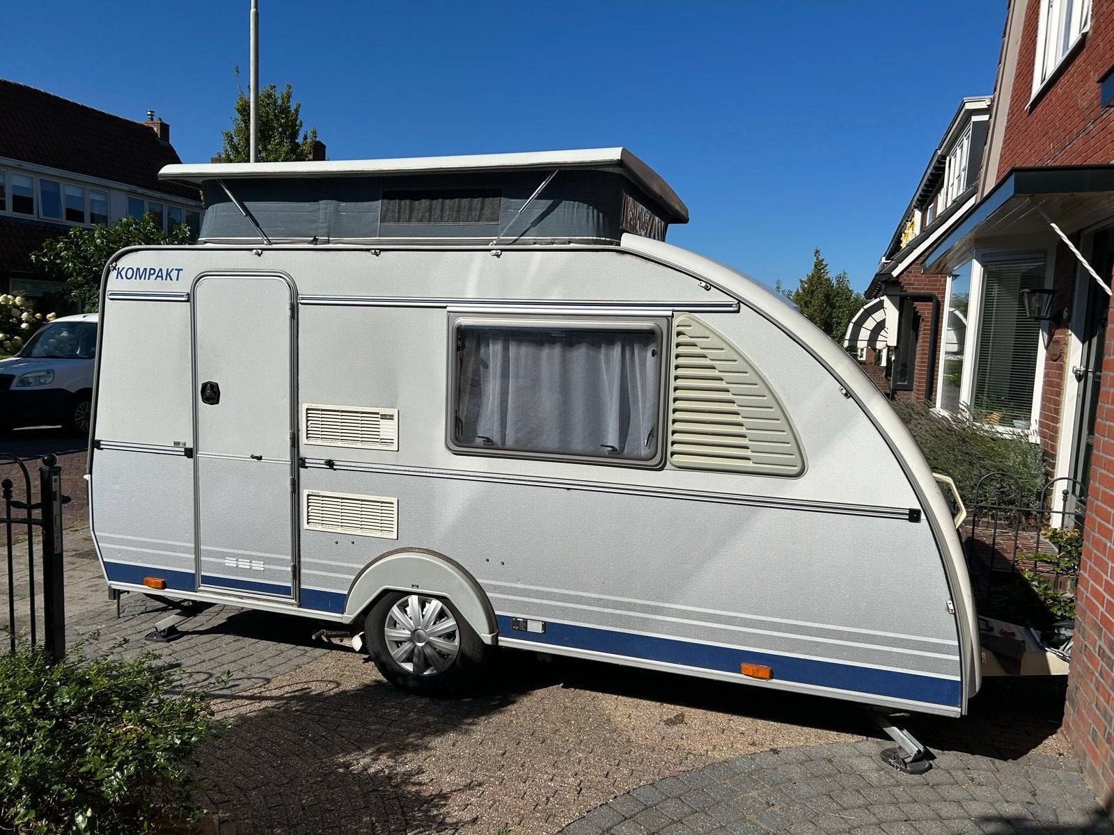 Kip Kompakt 37 EK met mover, fietsdrager, voortent en luifel, Standaardzit, Kip, Particulier, Luifel