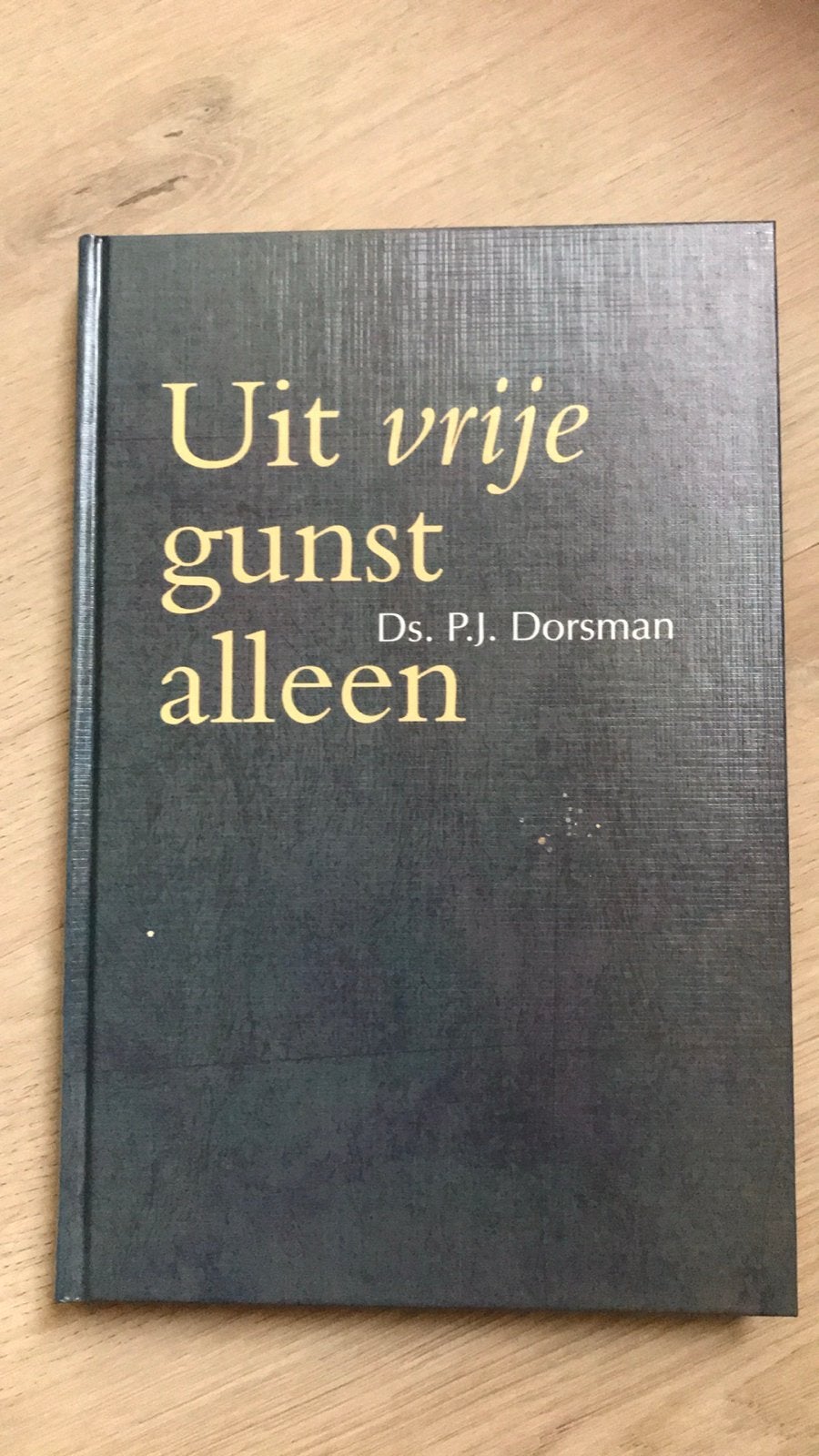 Uit vrije gunst alleen - Ds. P.J. Dorsman, Ophalen of Verzenden, Zo goed als nieuw, Christendom | Protestants