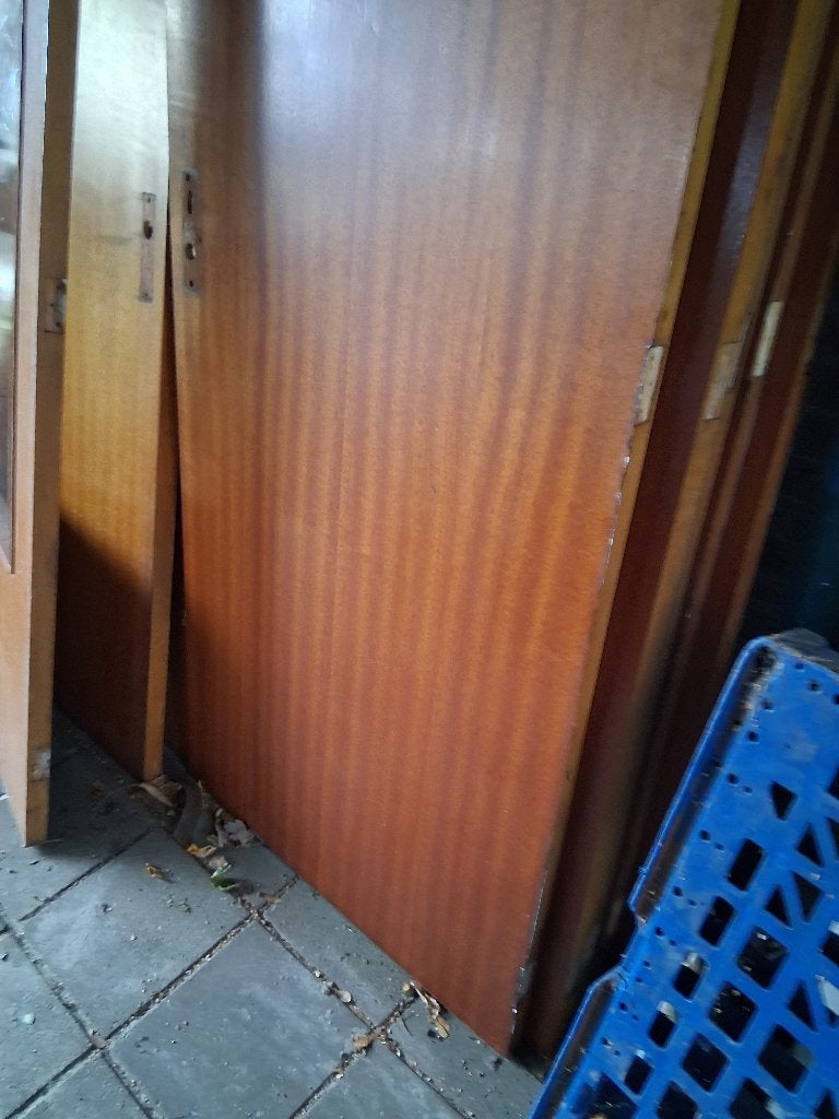 8 deuren en stapel tuinstoelen, Ophalen, Gebruikt, Kunststof