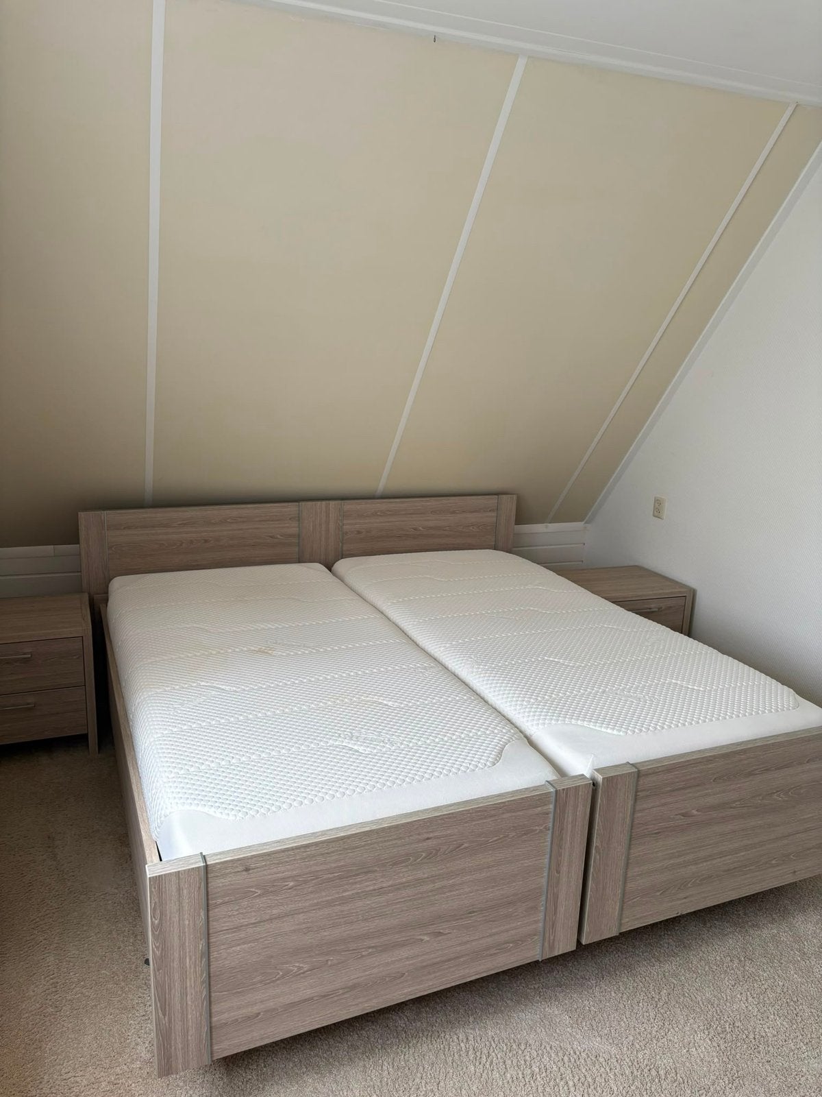Luxe tweepersoonsbed 190x200 met Tempur matrassen, Ophalen, Tweepersoons, Zo goed als nieuw, Overige maten