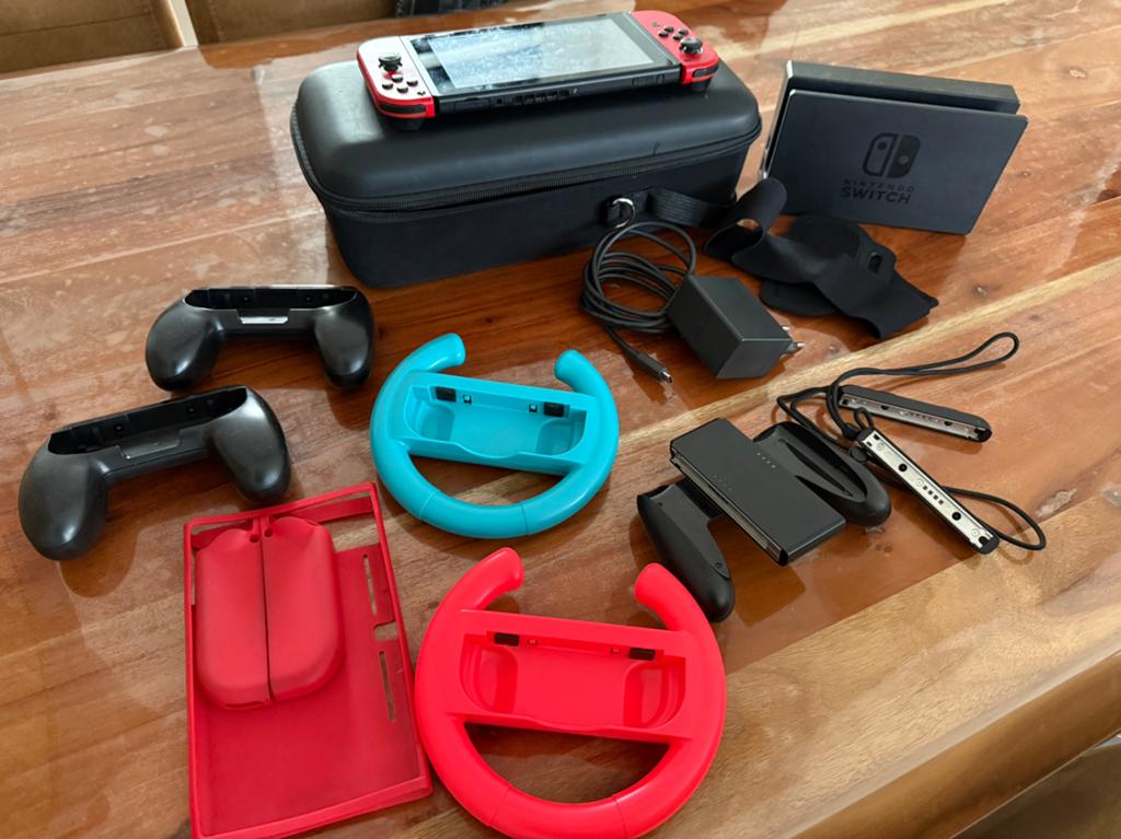 Nintendo switch, Ophalen of Verzenden, Zo goed als nieuw, Met 2 controllers, Switch Original