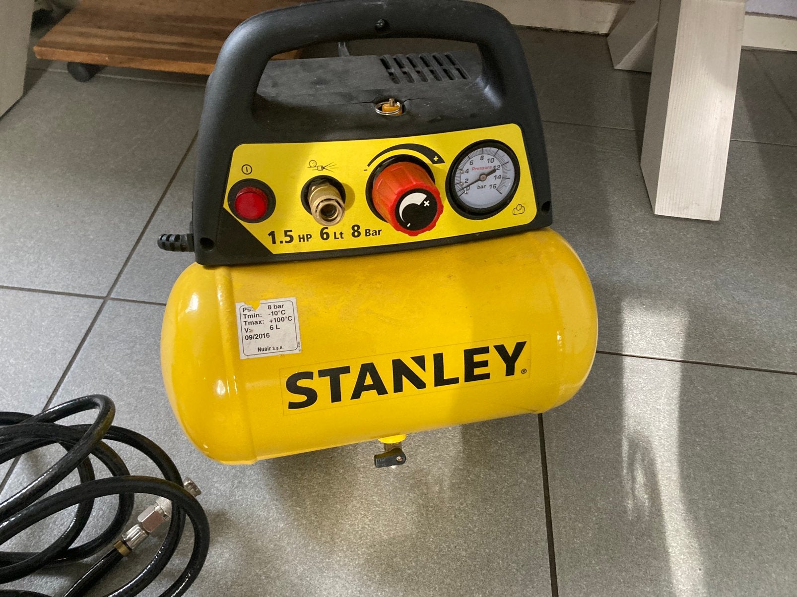 stanly compressor zgan, Minder dan 25 liter, Ophalen, Zo goed als nieuw, 200 tot 400 liter/min