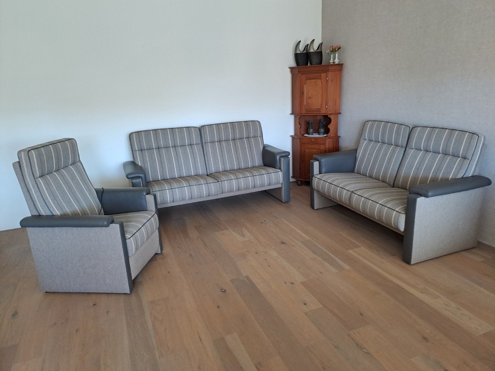 Complete zithoek, 2 banken  met relaxfauteuil, Huis en Inrichting, Ophalen, Zo goed als nieuw, Leer