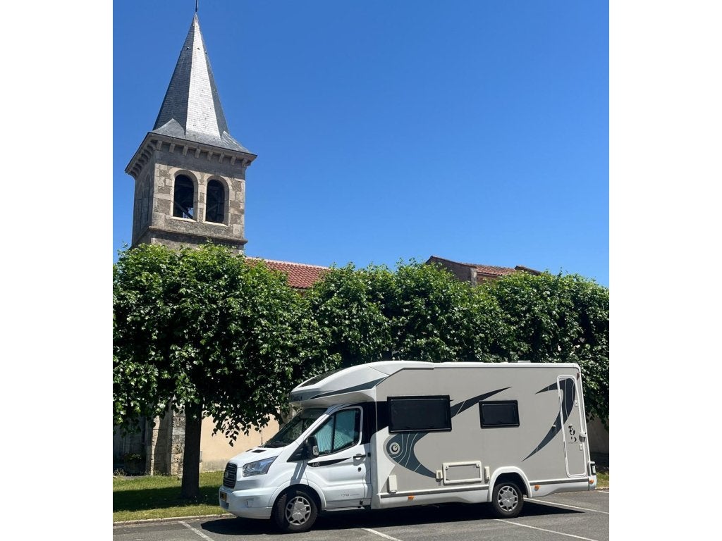 Chausson 640 Titanium (1052251), Caravans en Kamperen, Campers, Automaat, Chemisch toilet, Ringverwarming, Ford