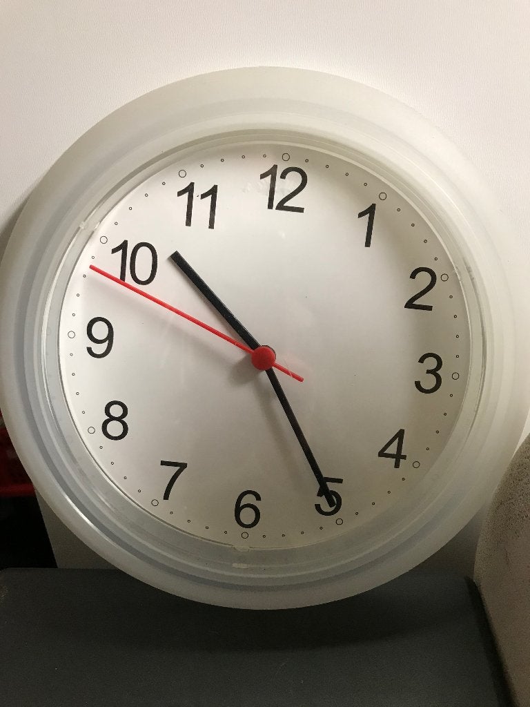 Witte wandklok met analoog uurwerk, Wit, Analoog, Werkt op batterijen, Ophalen of Verzenden