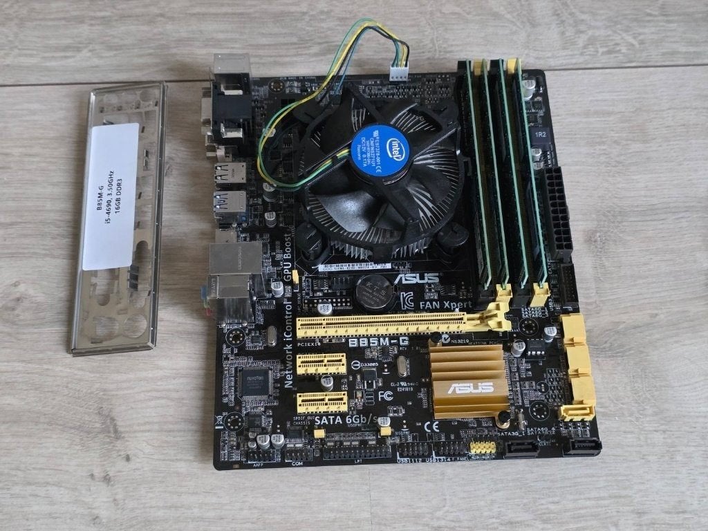 Asus B85M-G Moederbord + Intel i5-4690, 16GB Ram, S1150, Computers en Software, Moederborden, Ophalen of Verzenden, Gebruikt, Intel