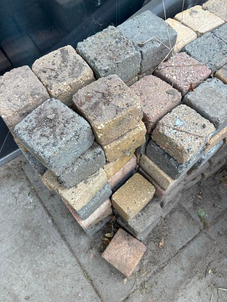 Gratis af te halen: ca. 200 gebruikte tegels 10x10cm, Tuin en Terras, Ophalen, Gebruikt, Minder dan 5 m², Beton